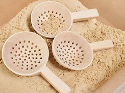 Cosy houten zandlepels met gaatjes en kort handvat - set van 3